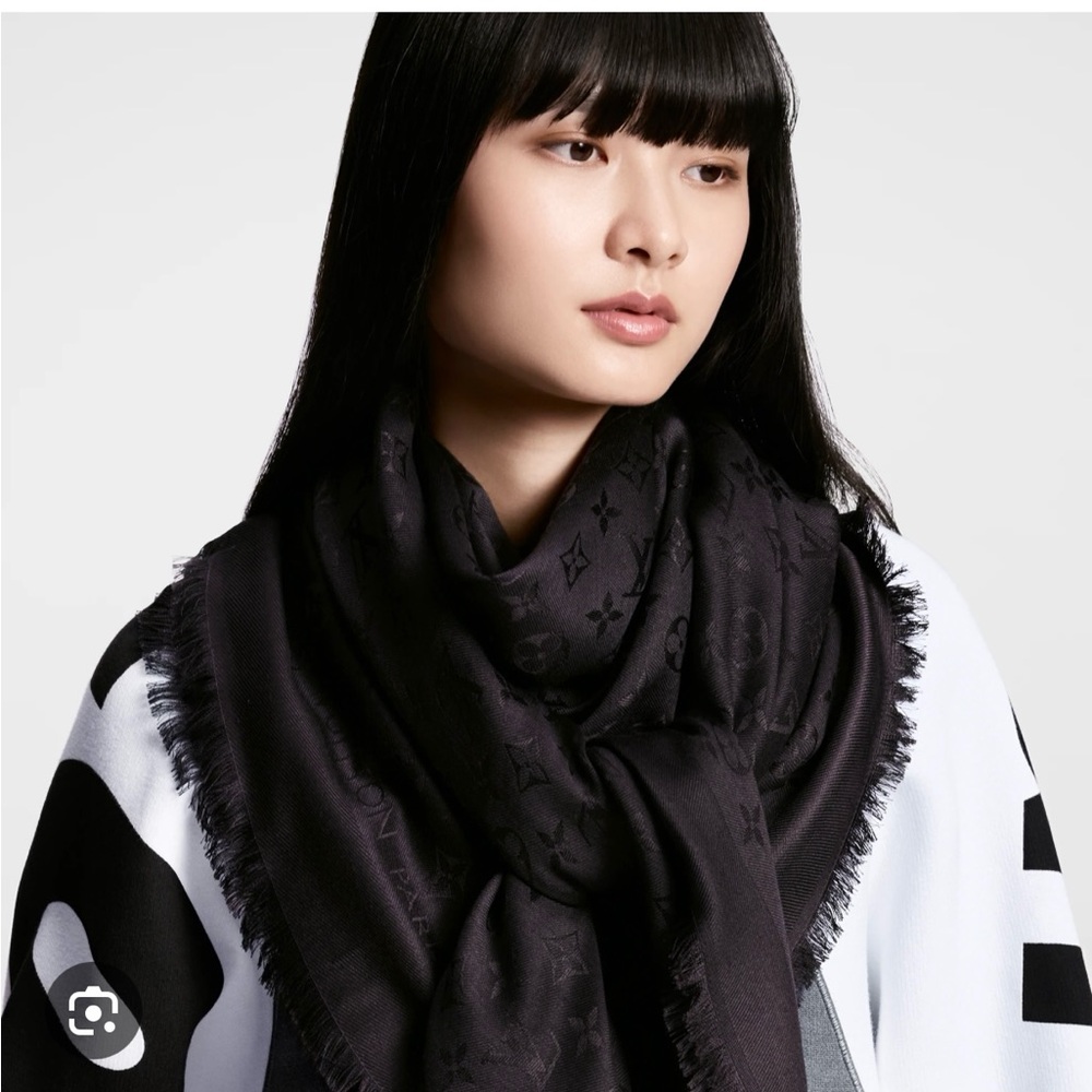 Louis Vuitton Shawl